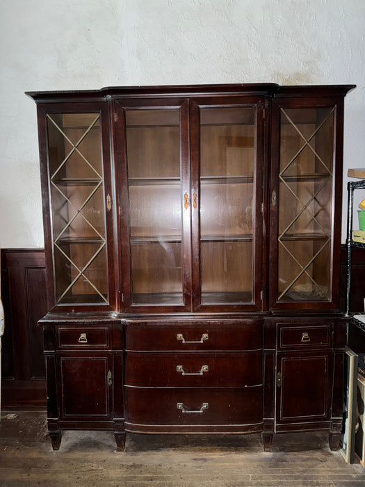 Vintage Elegance Chine Cabinet